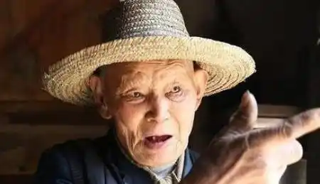 原创 104岁老人的长寿秘诀,抽烟喝酒样样来,唯独这件事从来不干