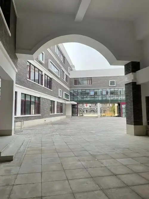 清华大学附属小学,简称"清华附小",坐落于全国著名高等学府——清华