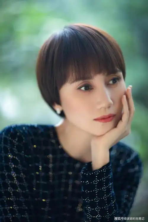 原创女人过了40岁该剪什么发型看袁泉陈数就知道了气质又减龄
