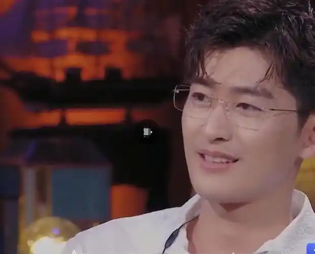 其实张翰的油腻不仅仅是电视剧,在综艺节目上,他也不失时机地走上了