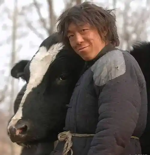 自从黄渤获得金马奖后,他就可以扬眉吐气了,但他并没有得意洋洋.