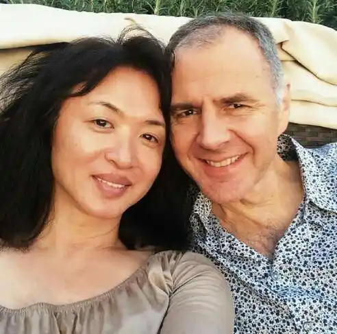 如今金星已经53岁了,可当大家看到金星的泳装照时,纷纷表示,终于理解