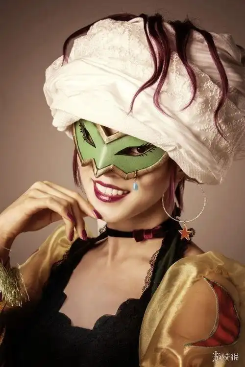 《傀儡马戏团》舞台剧定妆照 大西桃香银发造型吸睛