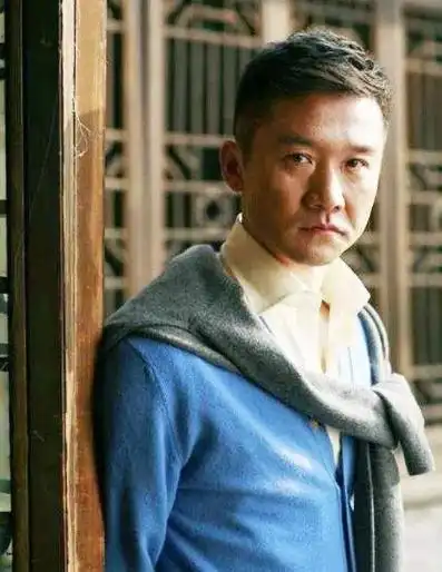 2008年,更是凭借《人间正道是沧桑》中杨立仁一角,获得第28届中国电视