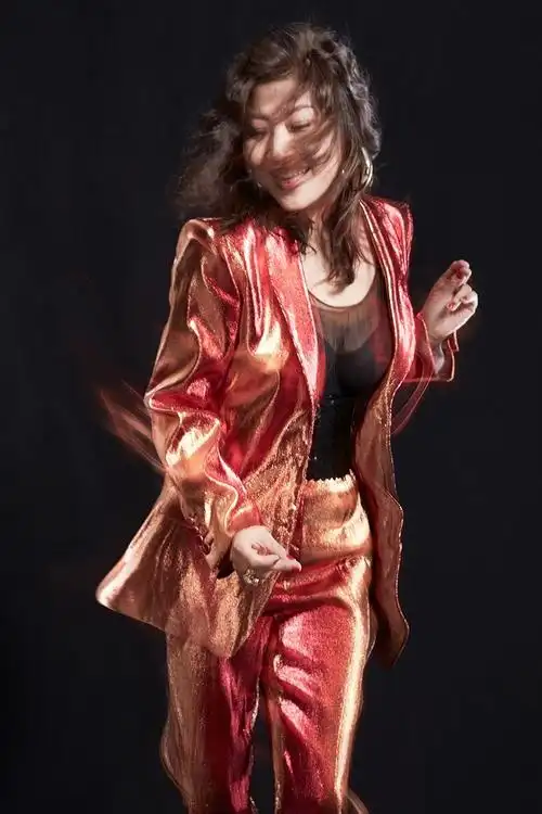 p>张蔷(rose zhang),1967年12月18日出生于北京,中国内地流行乐女歌手