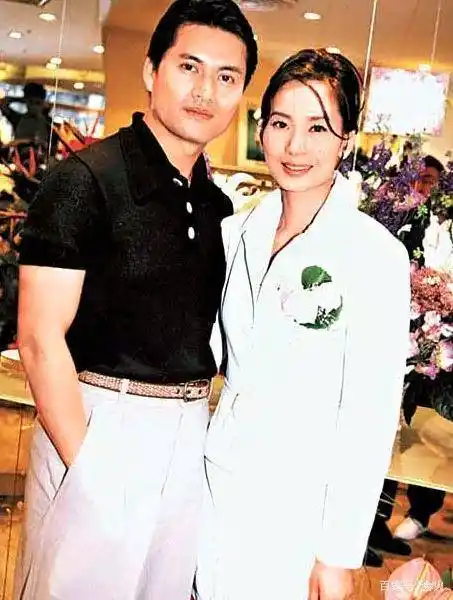 吕良伟与富商妻子罕同框,曾称与周海媚是个错误,与邝美云是个劫_婚姻