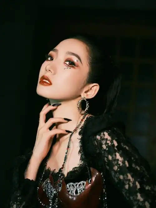 网络终究是有记忆的,孟美岐的那段过往是乐华娱乐花再多的钱都掩盖不