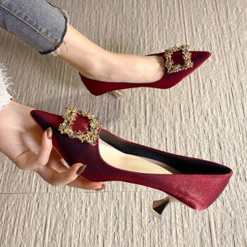 结婚鞋子女中式新娘敬酒鞋新娘鞋婚鞋秀禾婚纱两穿酒红色尖头新款高跟