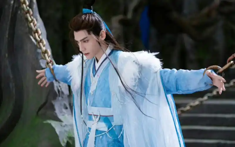 沧九旻被审判这一段就狠狠的代入《皓衣行》天音阁