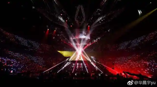 华晨宇火星演唱会图片,华晨宇照片,红海太壮观了!