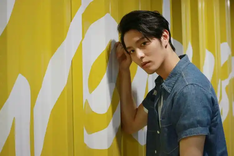 曹佑宁"星期系男友"写真曝光 高颜值校草已上线