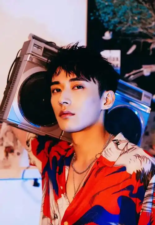 刘学义终于get到这哥的帅气了