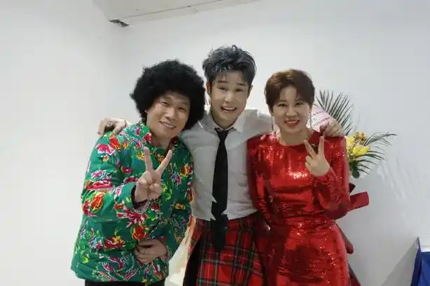 小沈阳夫妇:舞台上的默契搭档,生活中的恩爱典范 之前,知名喜剧演员小