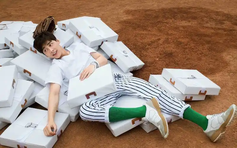 李易峰运动风写真图片桌面壁纸高清大图预览1920x1200_大陆明星下载