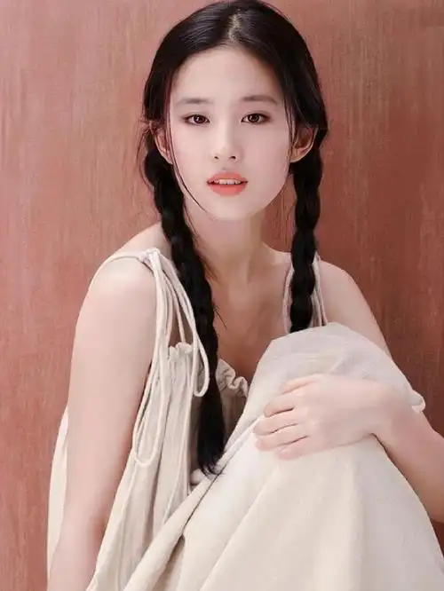 刘亦菲早期双麻花辫清纯写真这算清纯天花板了吧