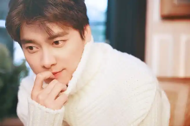 挑战每天按相册顺序发一张李易峰的照片