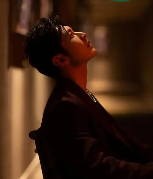 被曝和baby已离婚女方分数亿家产黄晓明无名指戴戒指力破谣言