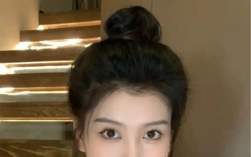 秒变头包脸 万无一失的高颅顶丸子头 !