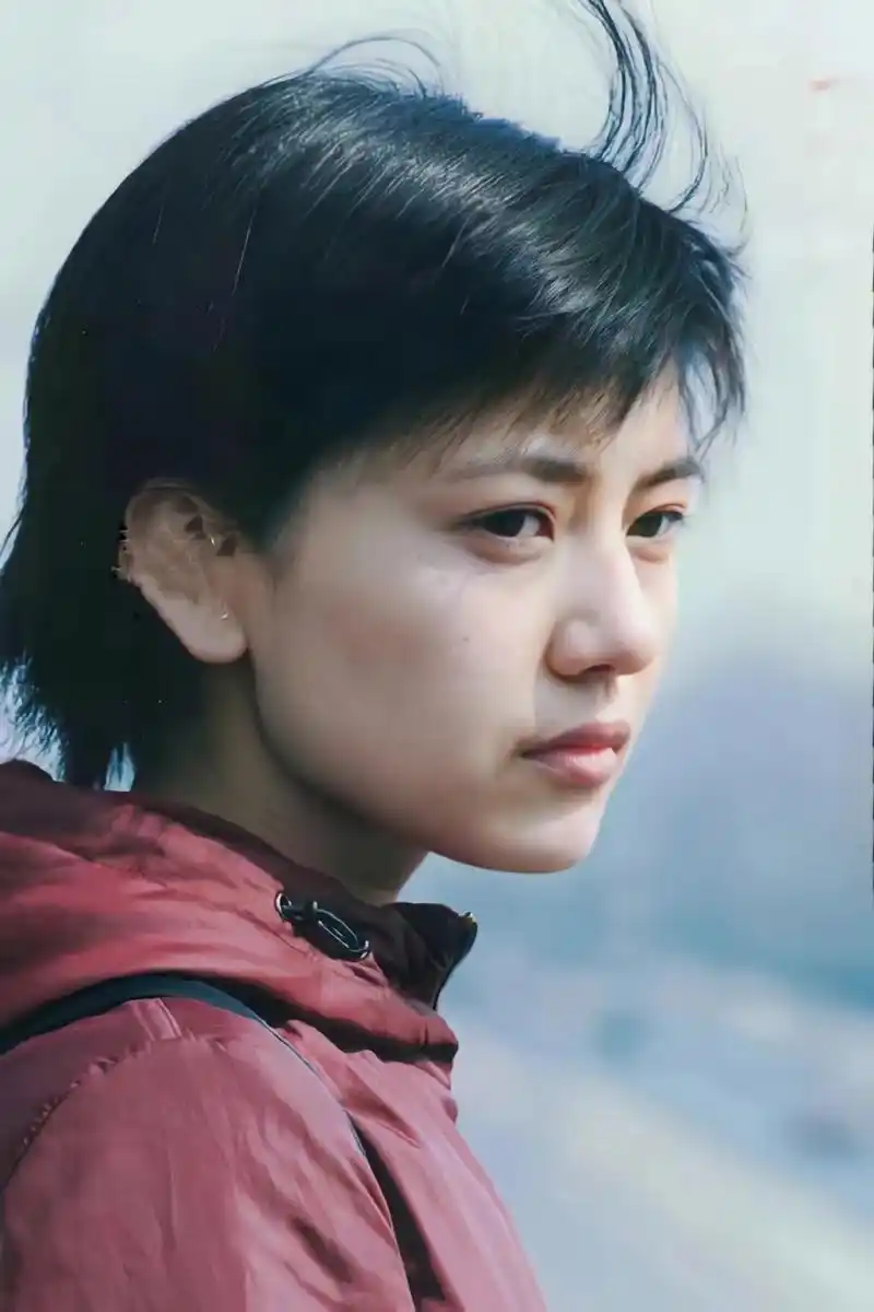 大学时期的高圆圆,天生丽质,清纯自然.