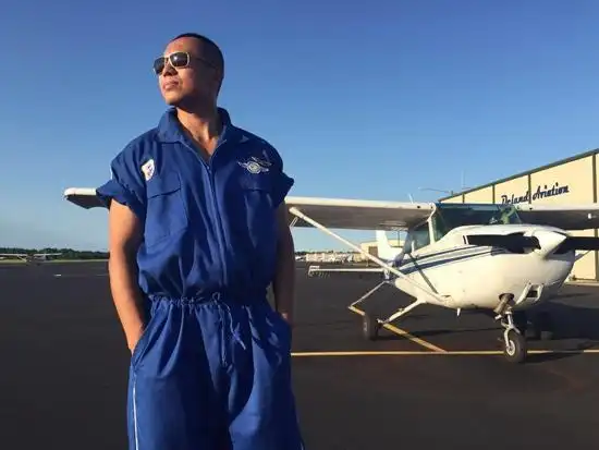 《冲上云霄》谷智鑫首秀 化身"绿巨谷"推飞机