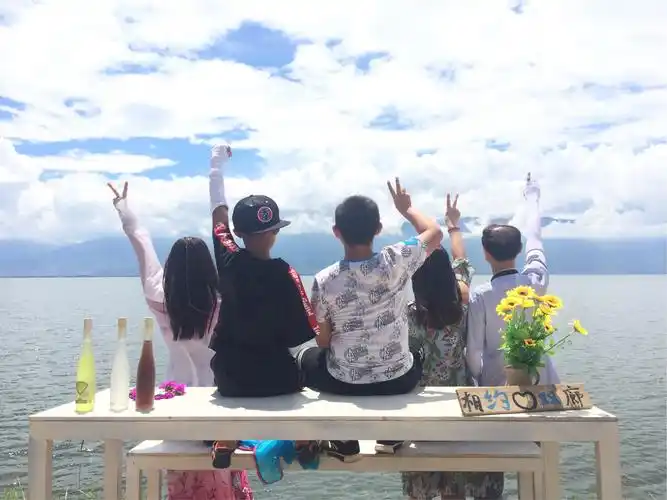 来张网红背影大合照