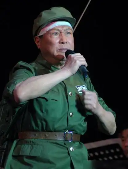 妻子去世仅一年,73岁《英雄儿女》"王成"再续弦,娶39岁粉丝|演员