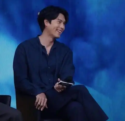 玄彬最新亮相颜值狂飙!穿衬衣参加活动,瘦好多帅回颜值巅峰时期