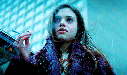 惊悚片都有一条暗法则越漂亮的女人越危险