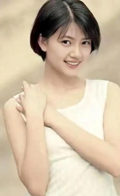 高圆圆旧照曝光,青春靓丽满脸的胶原蛋白