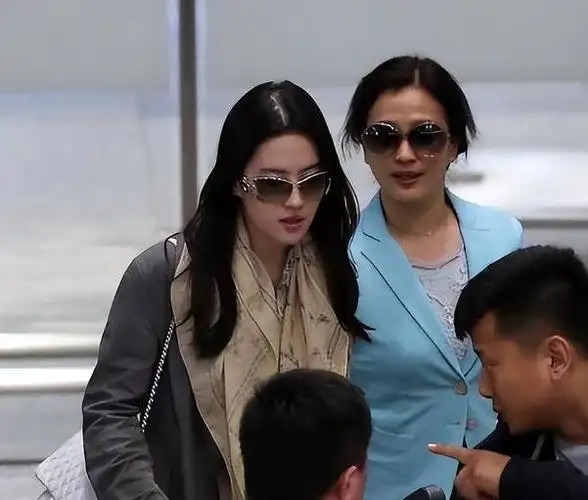 刘亦菲母亲刘晓莉:长得比女儿还美,两婚两离,65岁单身也幸福