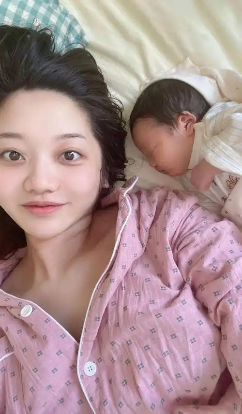 突然官宣二胎高调晒出孕照震惊全网早就看你们不对劲了