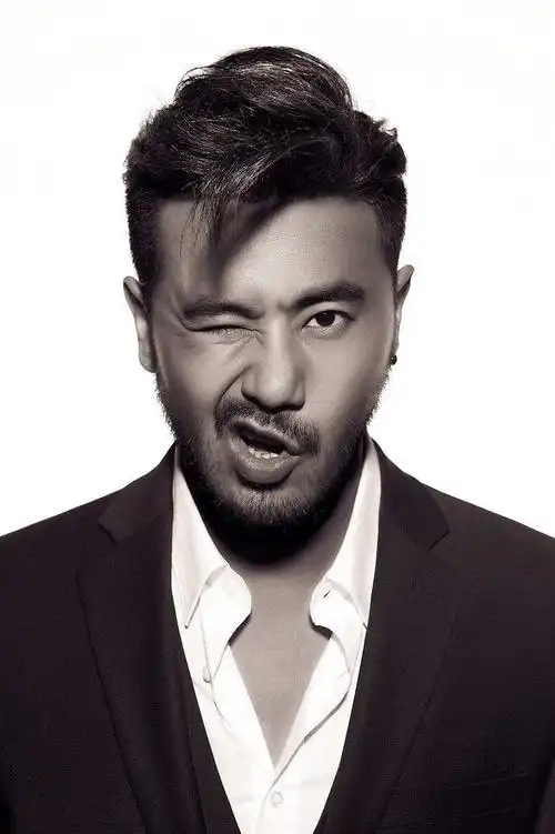 陈亦飞实力自黑"莽荒老boy" 网友:咱们年轻着呢