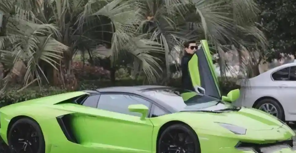 华晨宇:银矿集团公子哥,一年收入超10亿,为何不愿娶张碧晨?