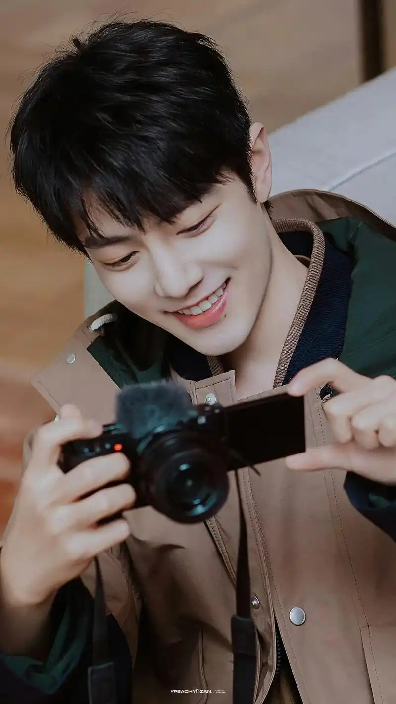 视觉冲击#肖战 笑的我心都化了#肖战治愈系笑容 #肖战顺顺利 - 抖音