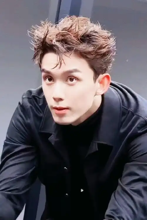 吴磊超话/#智族gq moty年度人物#all black 01@吴磊leo