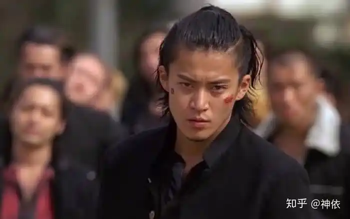 酷酷的很好看. 不信请看小栗旬.