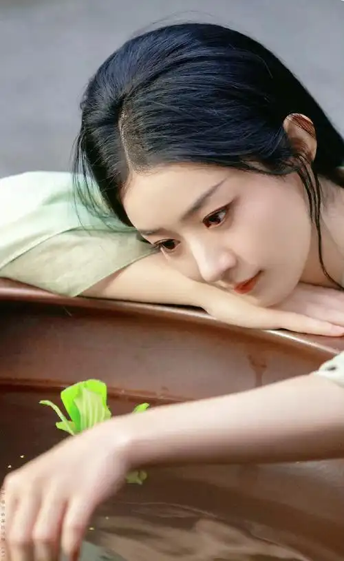 赵丽颖的沈璃真的塑造的很棒,一面可爱一面霸气飒爽都很到位,93的