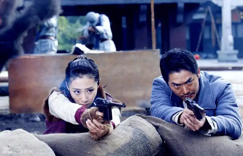 组图:《我的抗战2》刘思彤朱泳腾上演抗战情缘_高清图集_新浪网