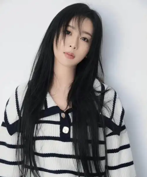 杨紫私服造型出圈又美又实用