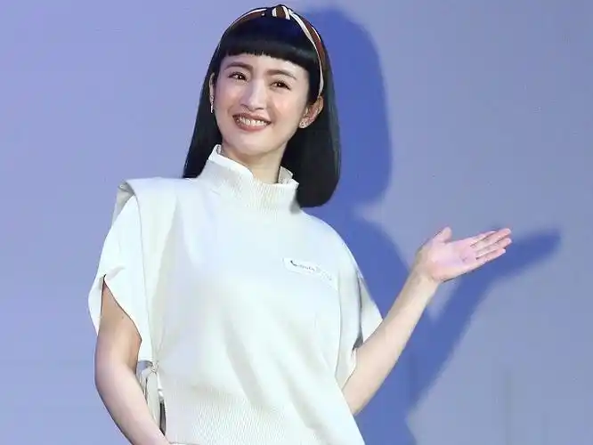 林依晨留复古齐刘海清纯可爱美腿抢镜