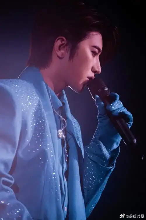 蔡徐坤牛仔蓝水晶西装##蔡徐坤梦幻氛围感