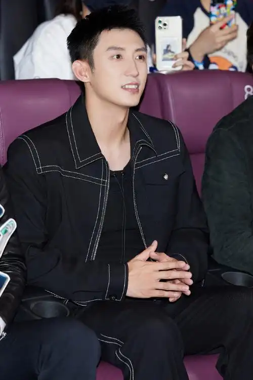 黄景瑜他从火光中走来