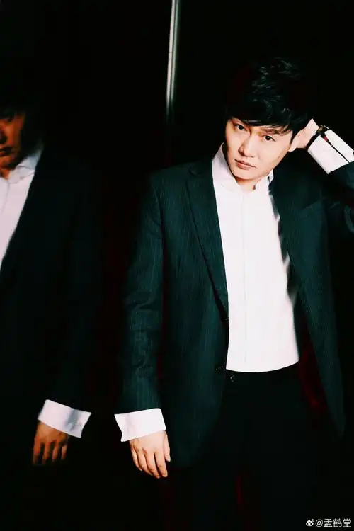 这是棒棒糖. 这是跳跳糖. 我是你最爱的孟鹤堂.