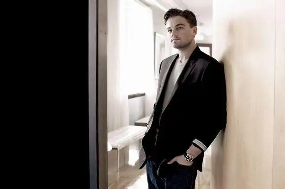 求几张可以当头像莱昂纳多的西装照