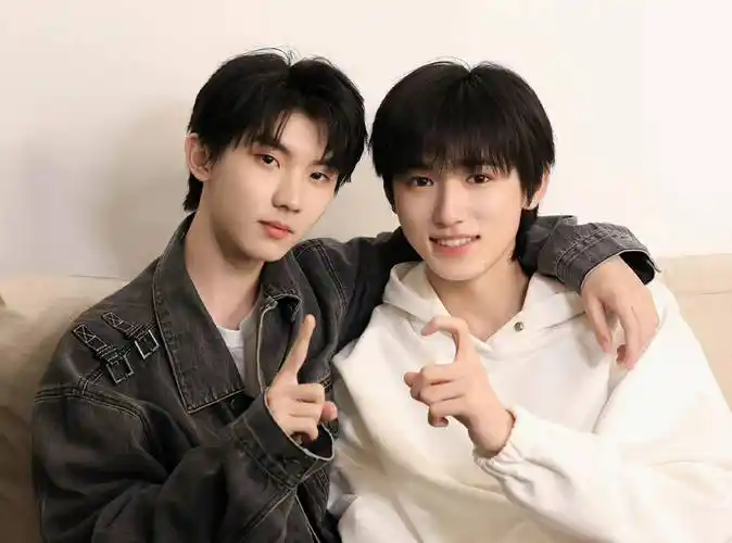 时代少年团成员晒合照为马嘉祺庆生一家人就要整整齐齐的