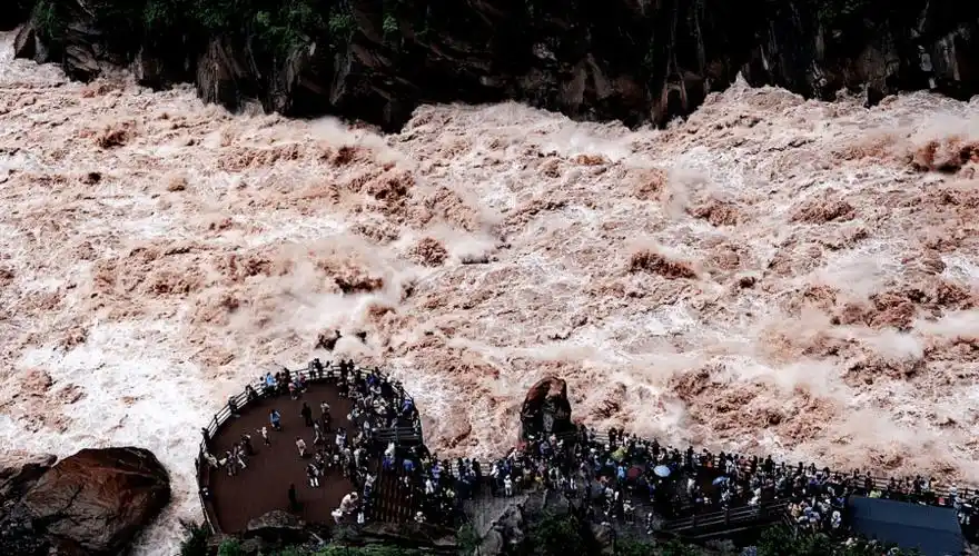 丽江这个地方这太壮观,不敢直视.