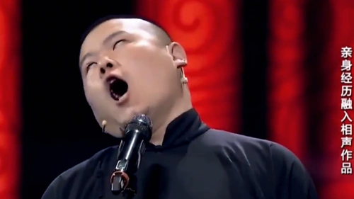 岳云鹏学于谦抽烟一根烟没看到牌子就嘬没了