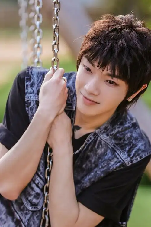 华晨宇21年火星演唱会全纪录##华晨宇火星村养花日记##华晨宇剪发