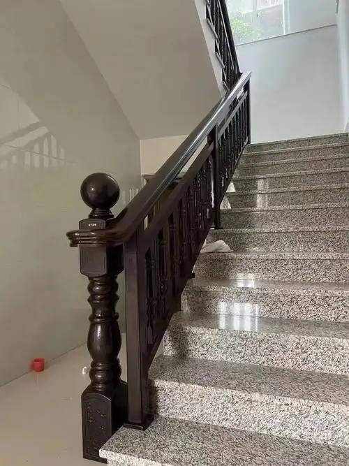 呈祥铝艺#全铝楼梯扶手 金星紫檀色低调奢华#网红楼梯 - 抖音