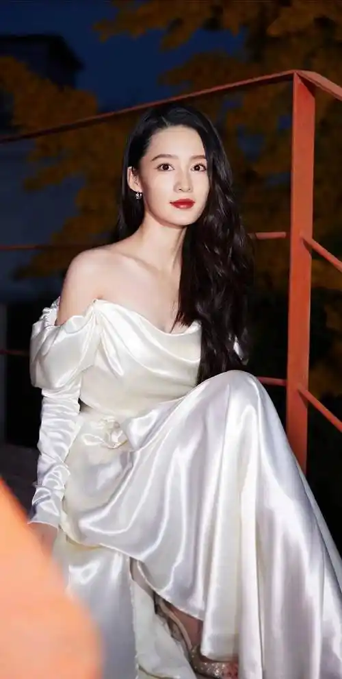 分享图片,楚楚可人的李沁写真照